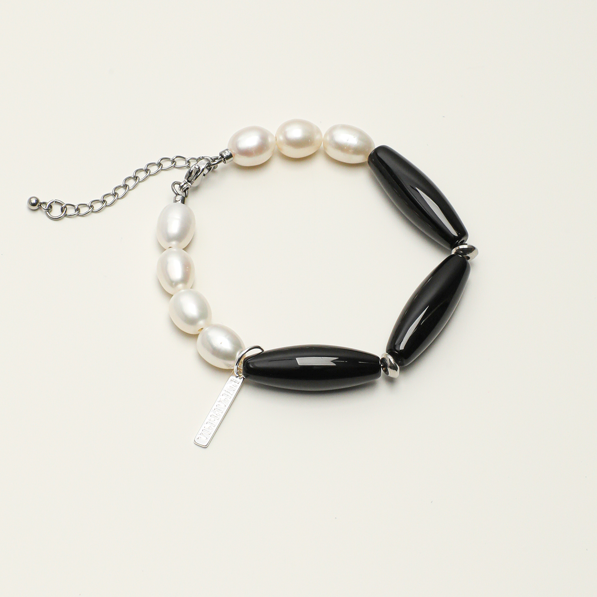 PS2508021 freshwater pearl and black agate adjustable engravable bracelet, full product view
