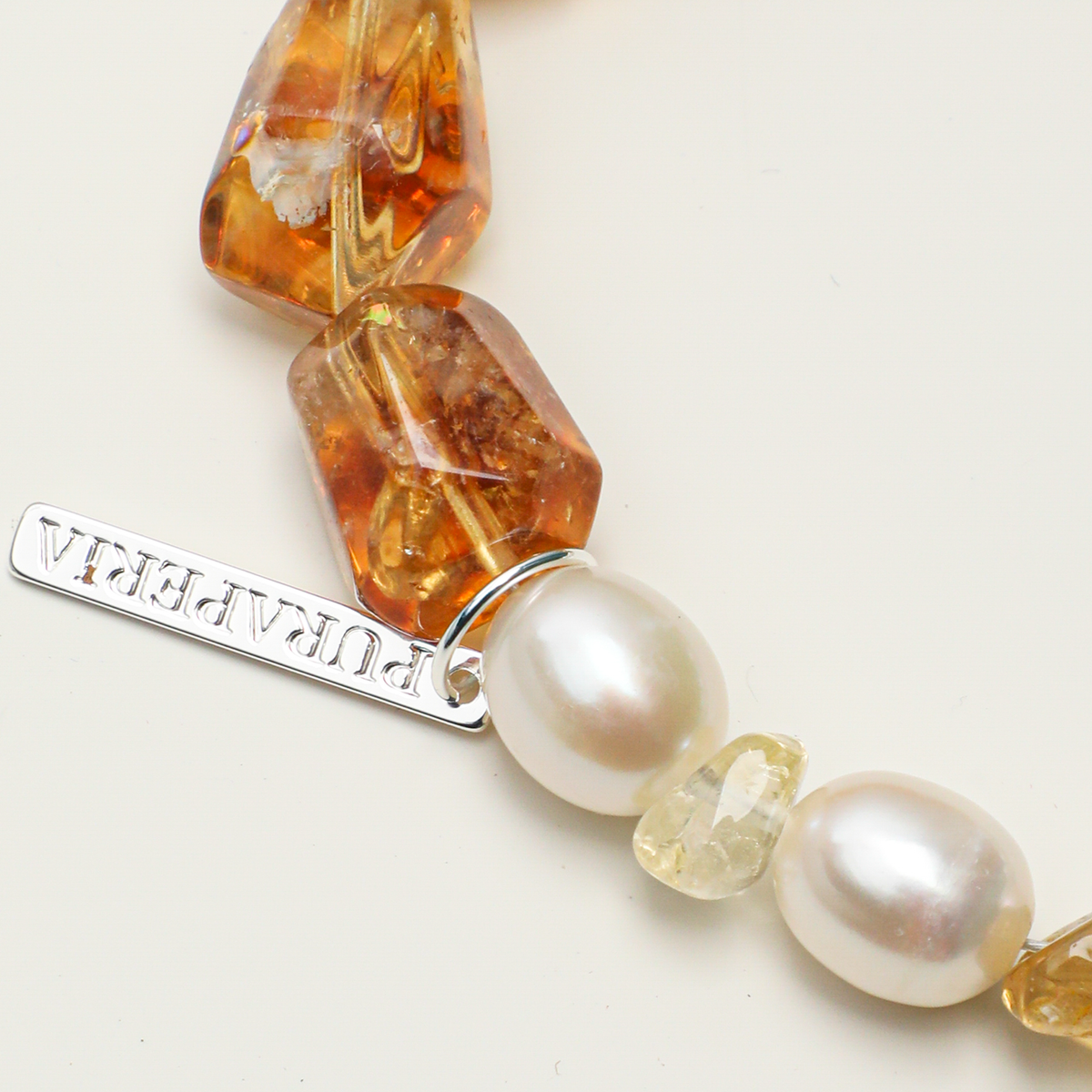 Long silver-plated 316L stainless steel engraving tag and pearl detail